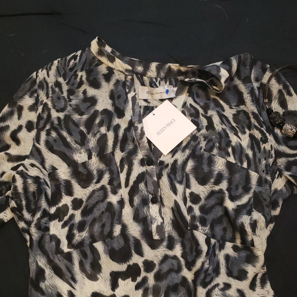 NWT Pattern Blouse - Picture 2 of 4